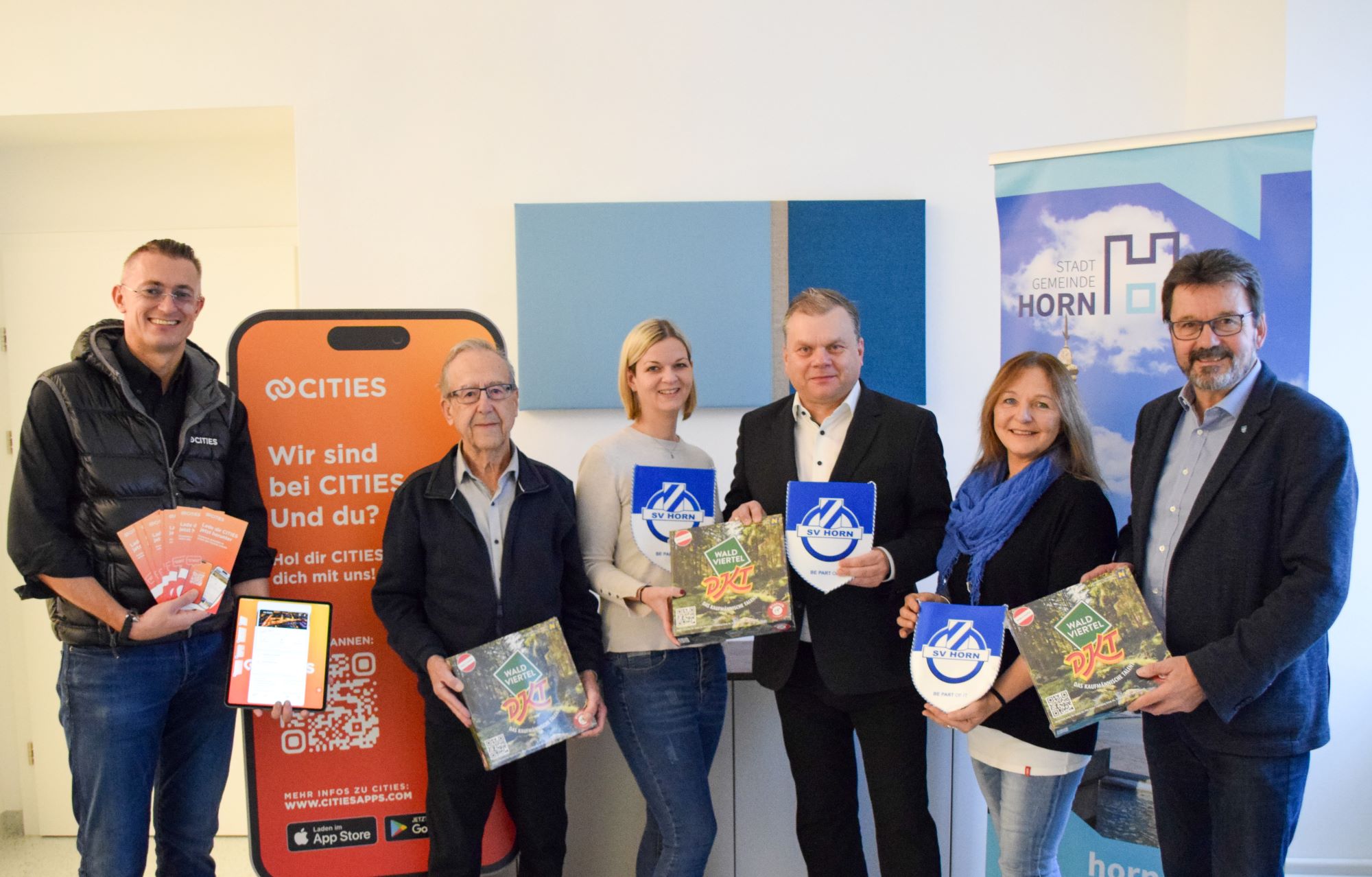 Robert Kalcher CITIES, Helmut Malleczek, Verena Parzer, Rudolf Laudon (SV Horn), Marion Jaidhauser, Bgm. Gerhard Lentschig